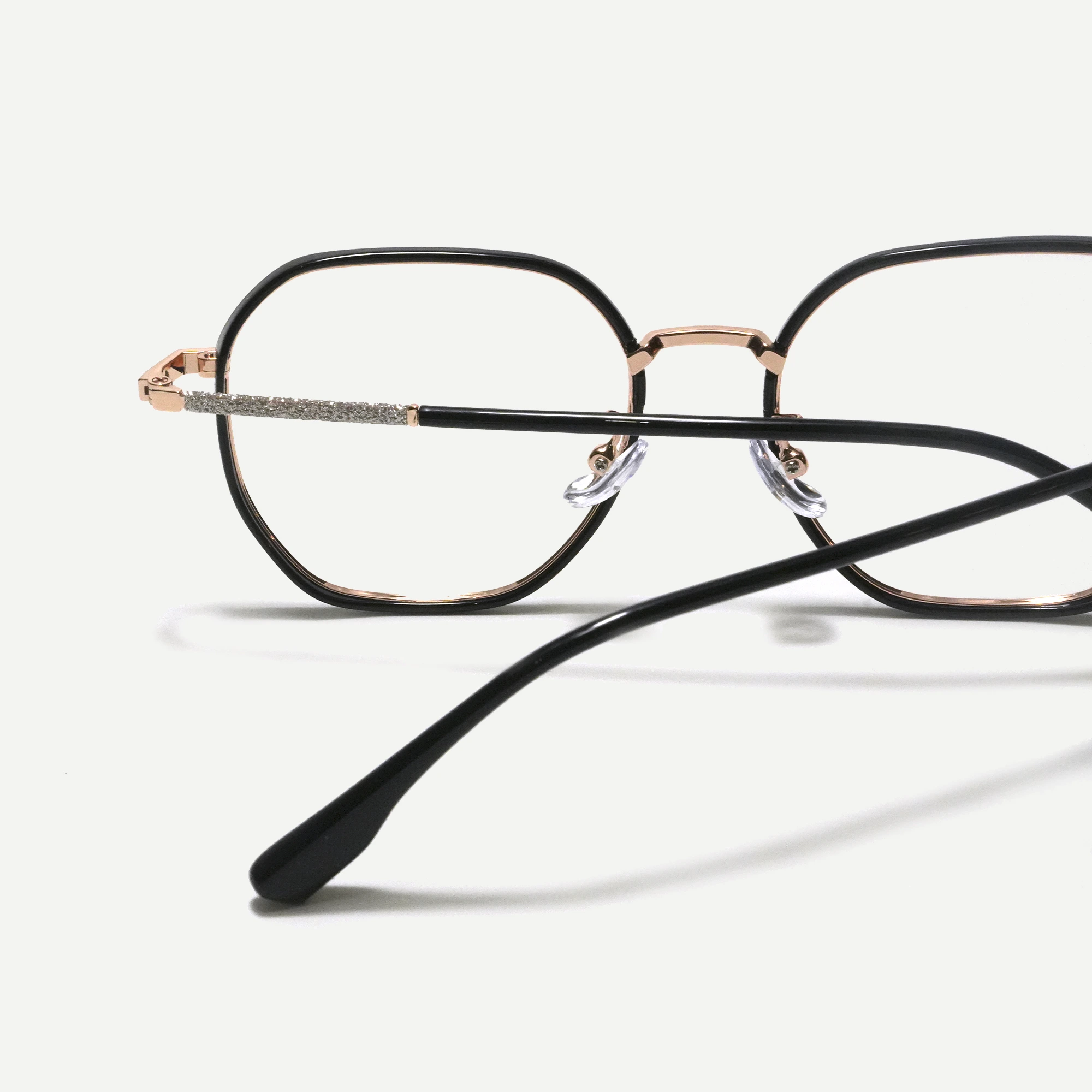 OPTIK21_0157_M2877_NEGRO_DORADO_BACK